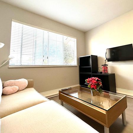 Newly Renovated 2 Bed 1 Bath In Ladner Bc Hotel Delta Kültér fotó