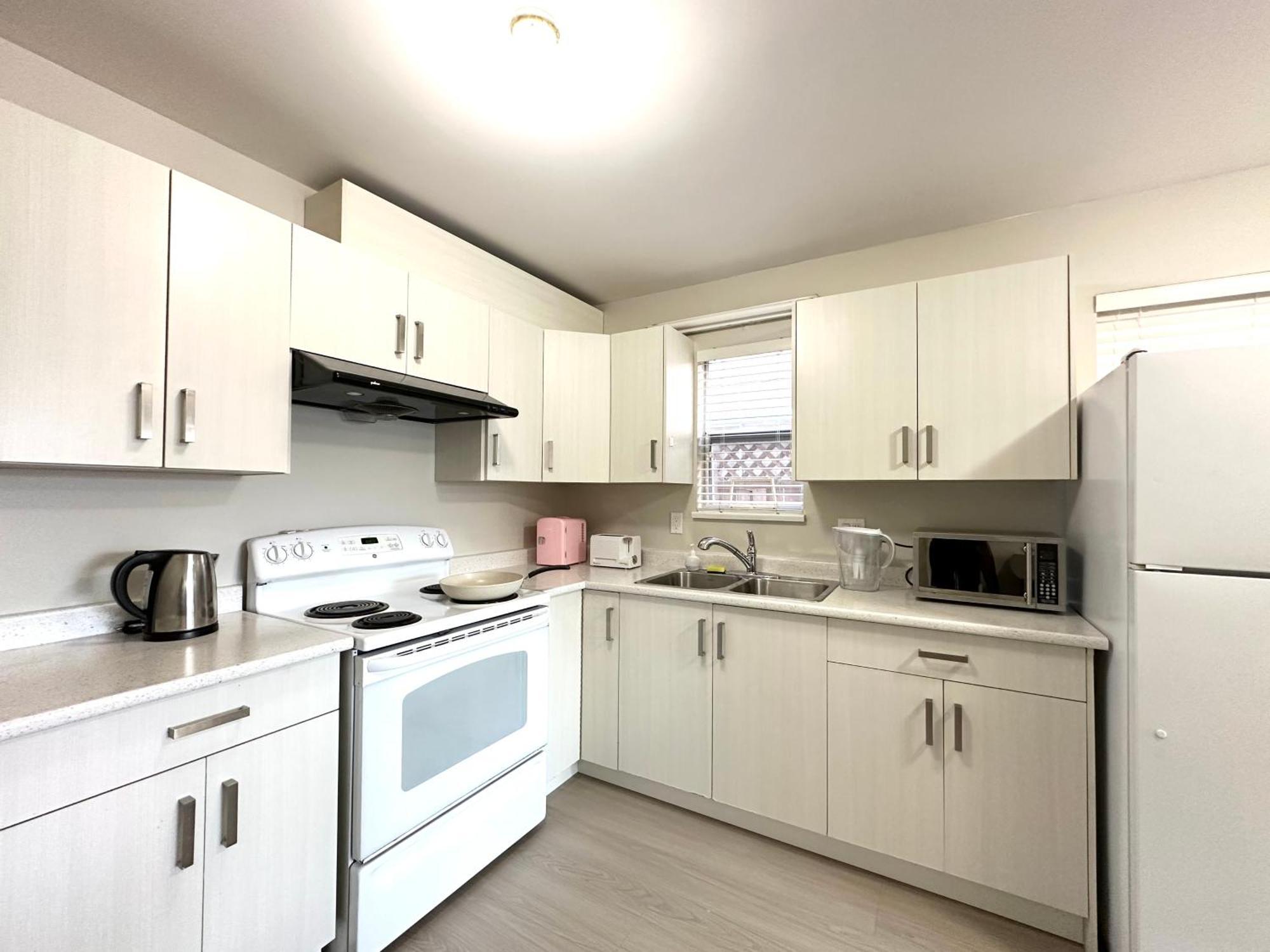 Newly Renovated 2 Bed 1 Bath In Ladner Bc Hotel Delta Kültér fotó